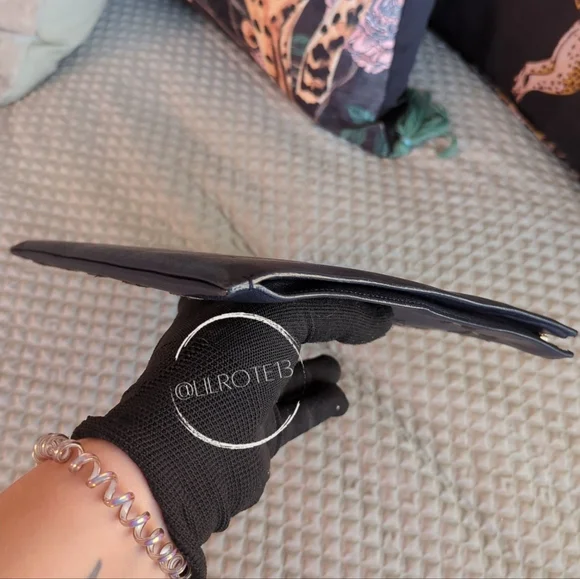 ⚡ FLASH SALE - Saint Laurent Star Leather Clutch - Picture 8 of 14